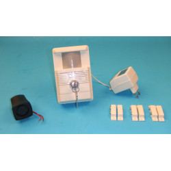 Confezione sistema di allarme elettronico (infrarossi + sirena + 3 contatti)
